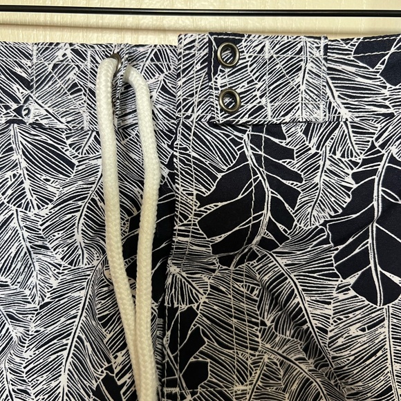 Saks Fifth Avenue Collection Navy Tropical Print Swim Trunks Sz: XL MFSP:  $118. - Picture 4 of 7